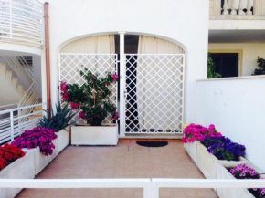 CASA PAOLA VILLINO PIANO TERRA A 500 m DAL MARE